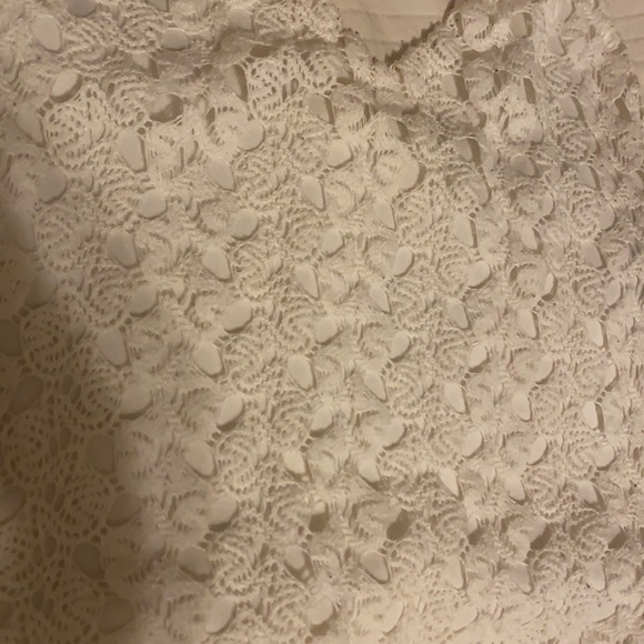 White patterned halter crop top - Picture 3 of 3